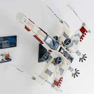 Supporto da parete (2) per LEGO X-Wing Starfighter UCS 75355 Star Wars (con adattatore di correzione dell&#39;abbassamento dell&#39;ala)