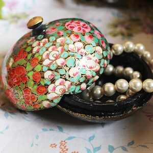 Handcrafted Kashmiri Paper Mache Boxes: Exquisite Artistry from India image 2