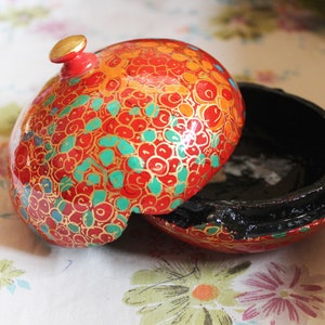 Handcrafted Kashmiri Paper Mache Boxes: Exquisite Artistry from India image 6