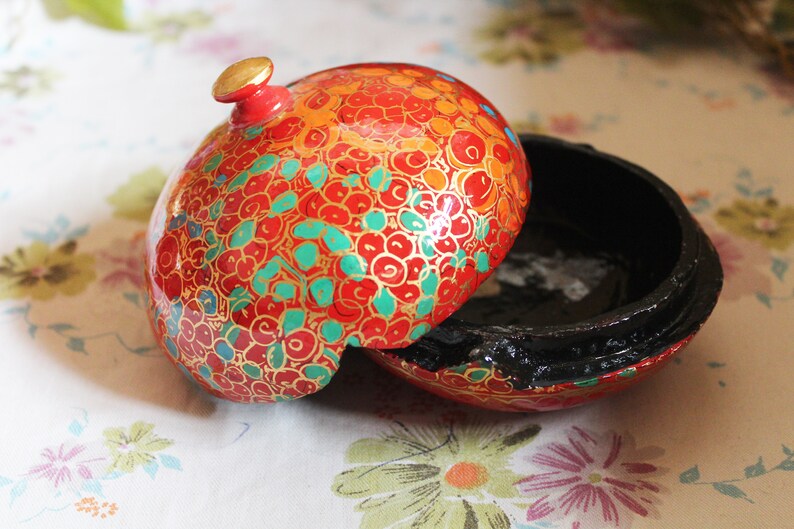 Handcrafted Kashmiri Paper Mache Boxes: Exquisite Artistry from India image 6