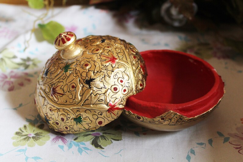 Handcrafted Kashmiri Paper Mache Boxes: Exquisite Artistry from India image 10