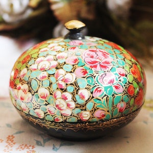 Handcrafted Kashmiri Paper Mache Boxes: Exquisite Artistry from India image 9