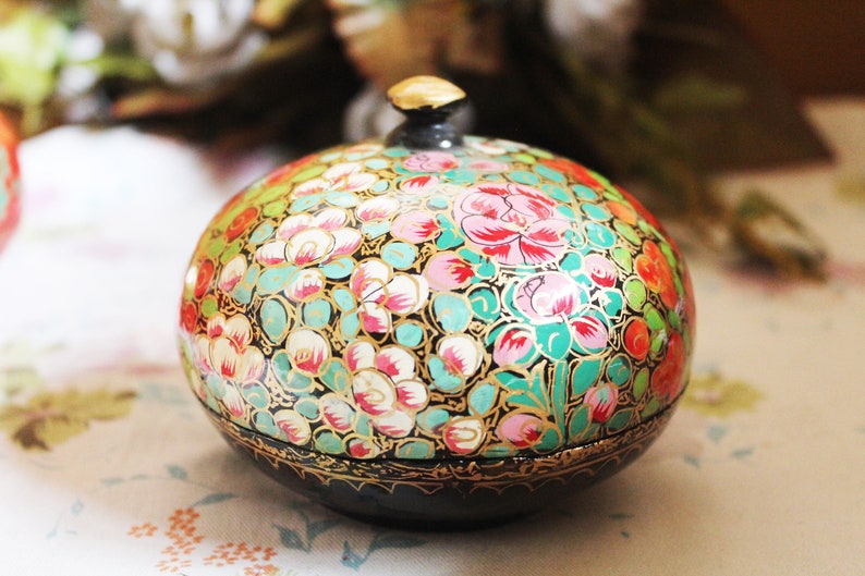 Handcrafted Kashmiri Paper Mache Boxes: Exquisite Artistry from India image 9