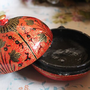 Handcrafted Kashmiri Paper Mache Boxes: Exquisite Artistry from India image 5