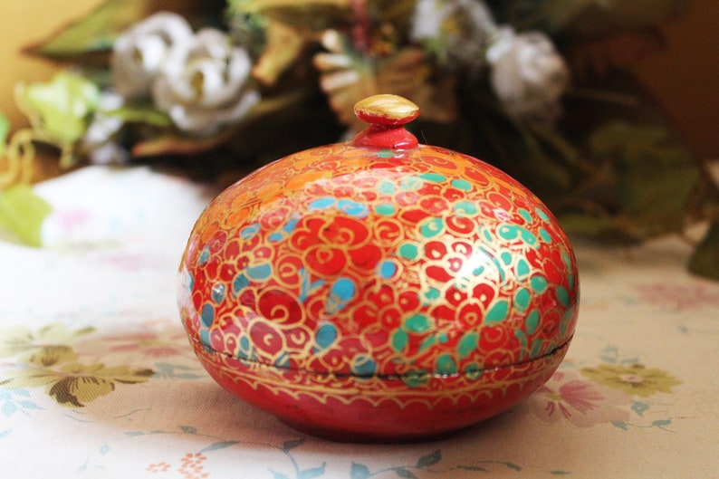 Handcrafted Kashmiri Paper Mache Boxes: Exquisite Artistry from India image 8