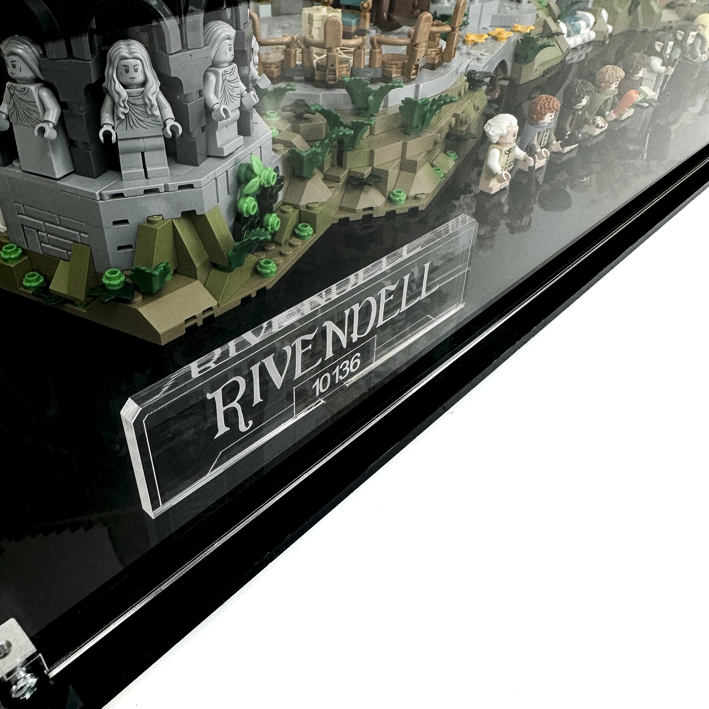 meuble elfique seigneur des anneaux - console vitrine rivendell realisée  pour le set lego rivendell