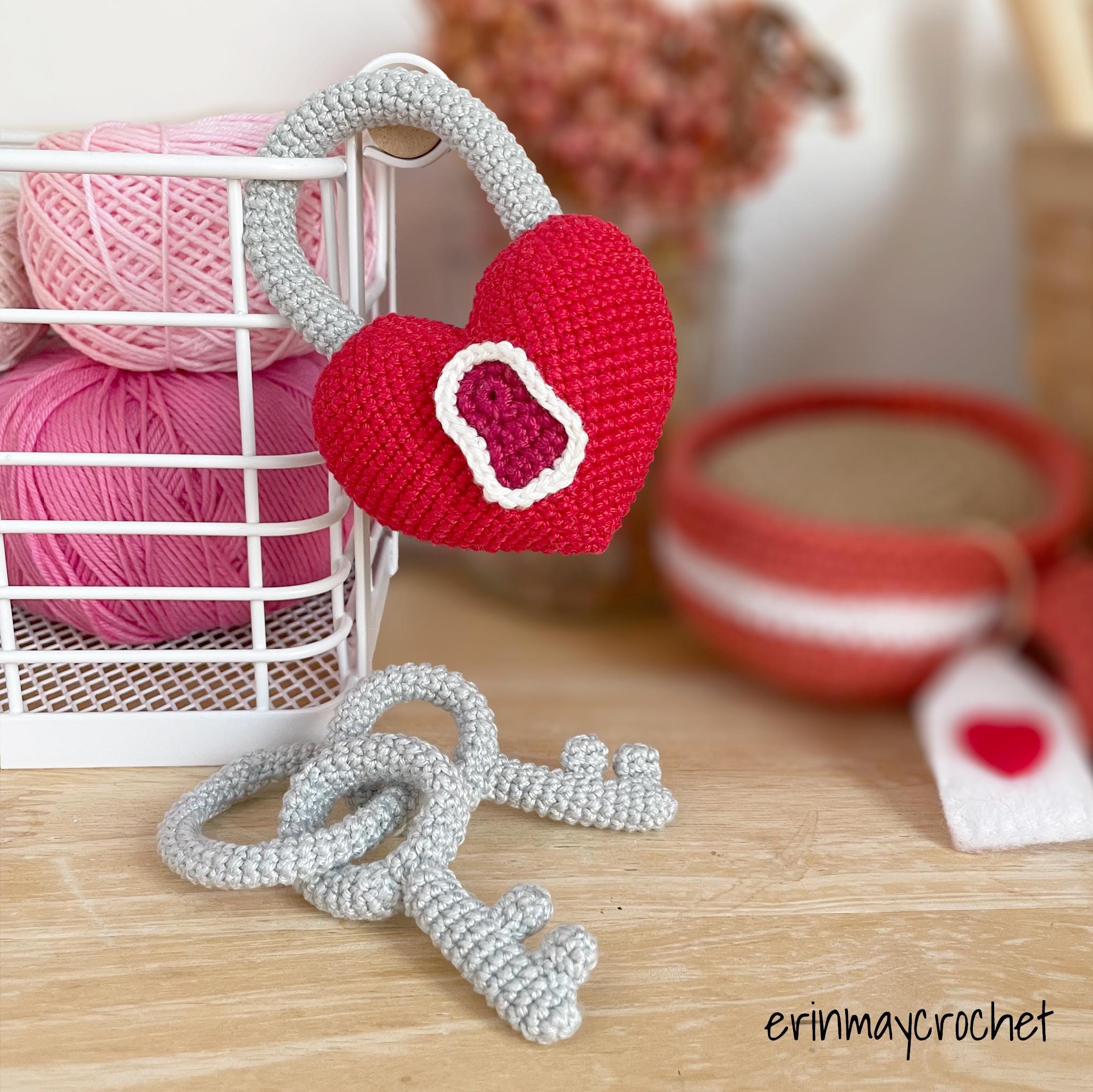 Charming Pink and White Heart Knitted Box ??Queen of H E A R T S?? Chunky Knit Blanket Graph  main image 2