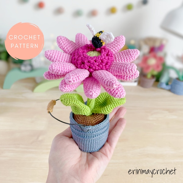 Gehaakt bloemenpatroon, Amigurumi bloemenpatroon, Bumble Blossom Gerber Daisy Amigurumi haakpatroon door erinmaycrochet - PDF, pot, bij