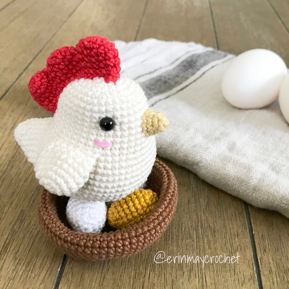 Gunvor the chicken  crochet amigurumi PDF pattern – garnknuten