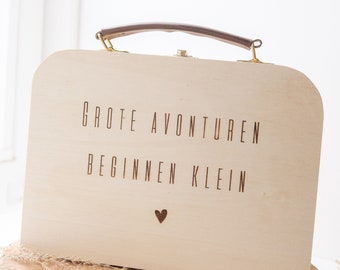 Bewaarkoffertje - Grote Avonturen Beginnen Klein - Memorybox, kraamcadeau