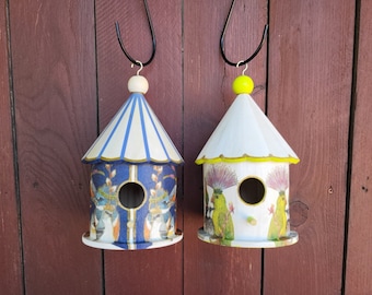 Casita para pájaros caprichosa pintada a mano: Casitas para pájaros con técnica de decoupage