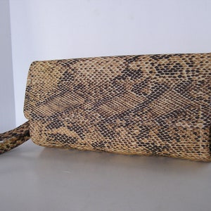Cartera grande tipo acordeón de piel de serpiente