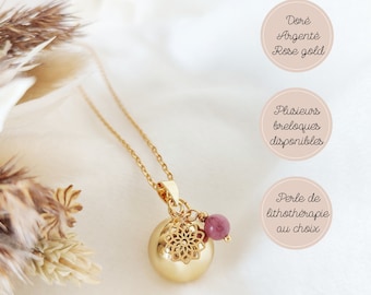 Collier bola or avec pierre fine de rhodonite breloque rosace et chaîne en acier inoxydable. Idée cadeau de grossesse pour future maman