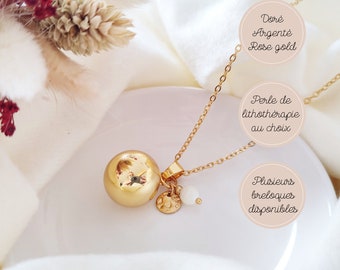 Collier bola or, argent ou rose gold avec médaillon martelé et perle de nacre blanc. Idée cadeau de grossesse pour future maman