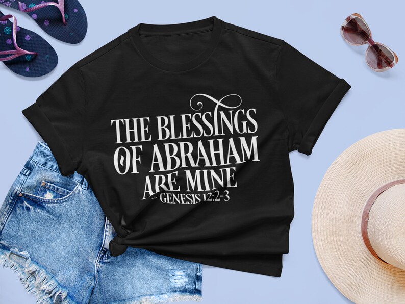 Puede incluir: Camiseta negra con texto blanco que dice "The blessings of Abraham are mine - Genesis 12:2-3".