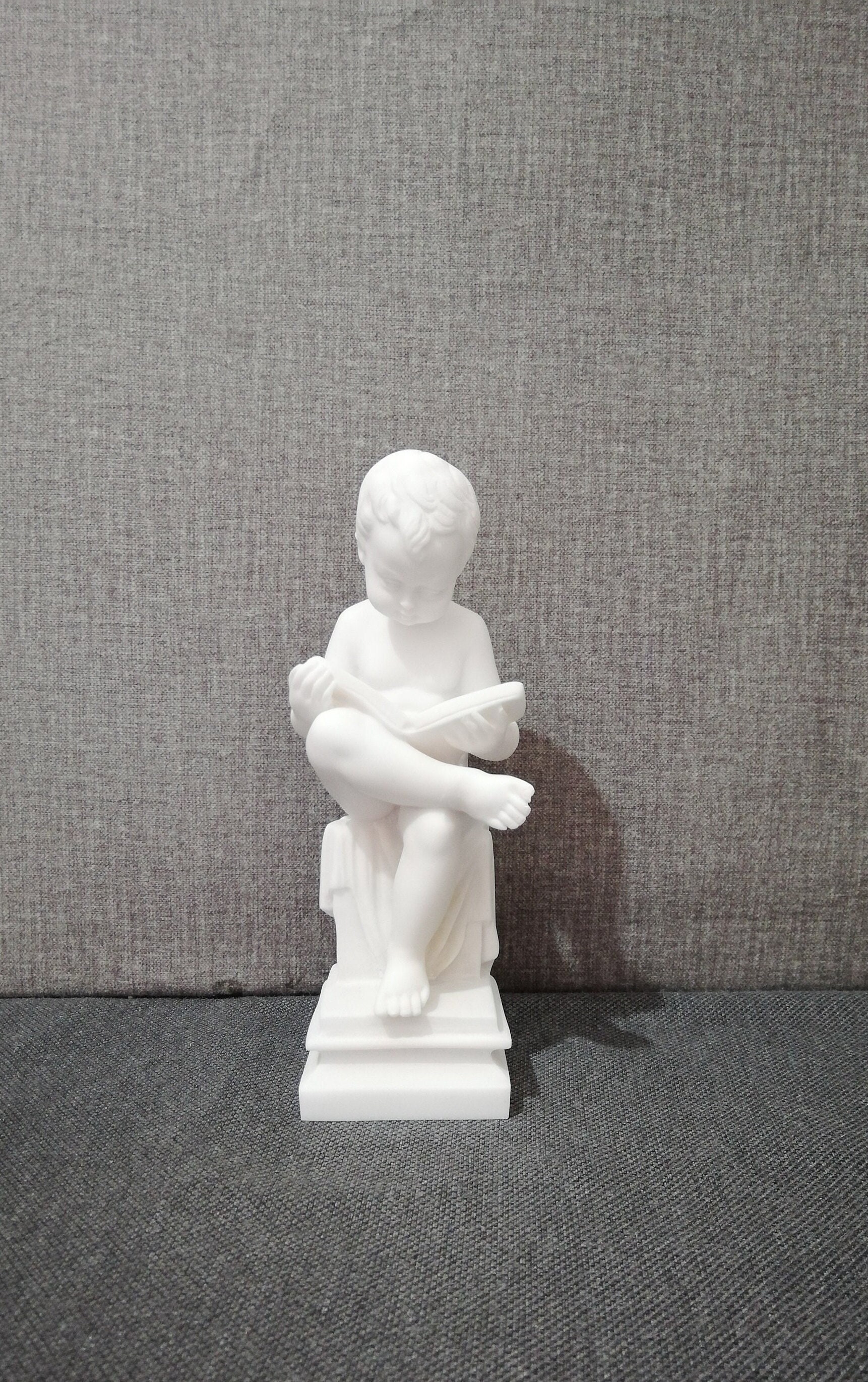 Child reading sculpture - Etsy 日本
