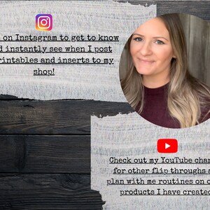 K&ouml;nnte beinhalten: Bild mit dem Text "Join me on Instagram to get to know me and instantly see when I post new printables and inserts to my shop!" und "Check out my YouTube channel for other flip throughs and plan with me routines on other products I have created:". Eine Frau mit langen blonden Haaren ist in einem Kreis abgebildet. Der Hintergrund ist eine dunkle Holzoberfl&auml;che.