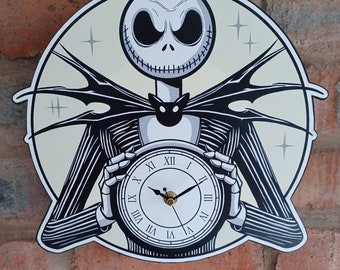 Reloj inspirado en Jack Skellington. Pesadilla antes de Navidad. Hecho a mano. Obras de arte originales. Víspera de Todos los Santos. Decoración del hogar. Movimiento de cuarzo silencioso