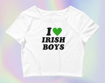 Me encanta la camiseta de bebé de los niños irlandeses/Camisa meme Y2K/Extrañamente específica/Top de cultivo Y2K/Camiseta recortada ajustada Y2K/Ropa Y2K/Camiseta de bebé Y2K