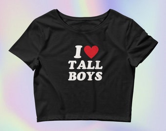 Me encantan los chicos altos crop top/I Heart Tall Boys Baby Tee/Y2K Meme Shirt/2000s Top/Y2K Crop Top/Y2K camiseta recortada ajustada/Y2K ropa/Y2K camiseta de bebé