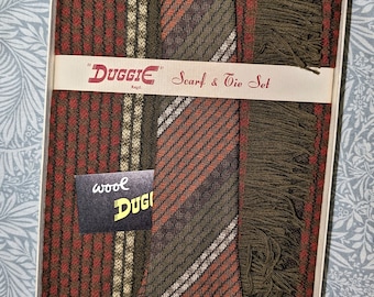 Ensemble cravate et écharpe vintage marron neuf dans la boîte Duggie of England laine des années 1950