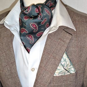 Spruce Green Silk Paisley Cravat Ascot with Red