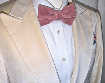 Mucha z aksamitu w kolorze różowego różu