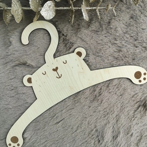 Cintre bébé en bois image 2