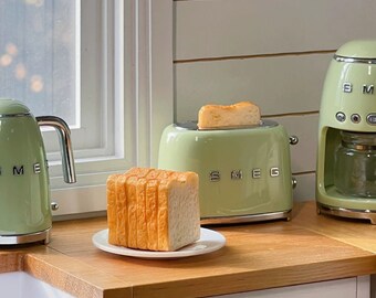Ensemble petit-déjeuner miniature à l'échelle 1/6 : grille-pain, machine à café filtre et bouilloire