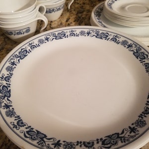 Vintage Corelle by Corning Old Town Blue Onion Flower 30 Piece Dinnerware