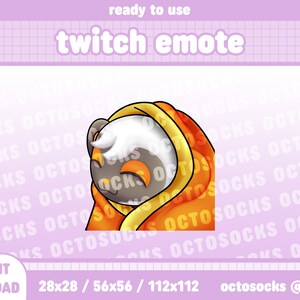 Pode incluir: Um animal de desenho animado com pelo branco e olhos laranja está enrolado em um cobertor amarelo e laranja. O animal está olhando para baixo e tem uma expressão sonolenta. A imagem é um emote do Twitch.