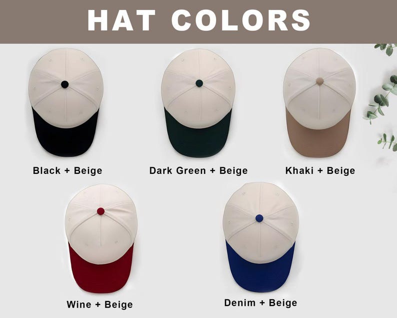 Pu&ograve; includere: Vista dall'alto di cinque cappellini da baseball con corona beige e visiera colorata. Le visiere sono nere, verde scuro, kaki, vino e denim. Il testo "HAT COLORS" &egrave; in alto, con le combinazioni di colori sotto.