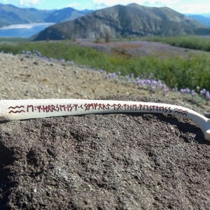 Bone carving with rune poem for Ehwaz: "A horse is a comfort to the restless"