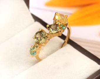 Anello da donna a mezza eternità in argento/oro 14 carati con tormalina naturale multitaglio, smeraldo e citrino, ideale da impilare per matrimonio o anniversario.