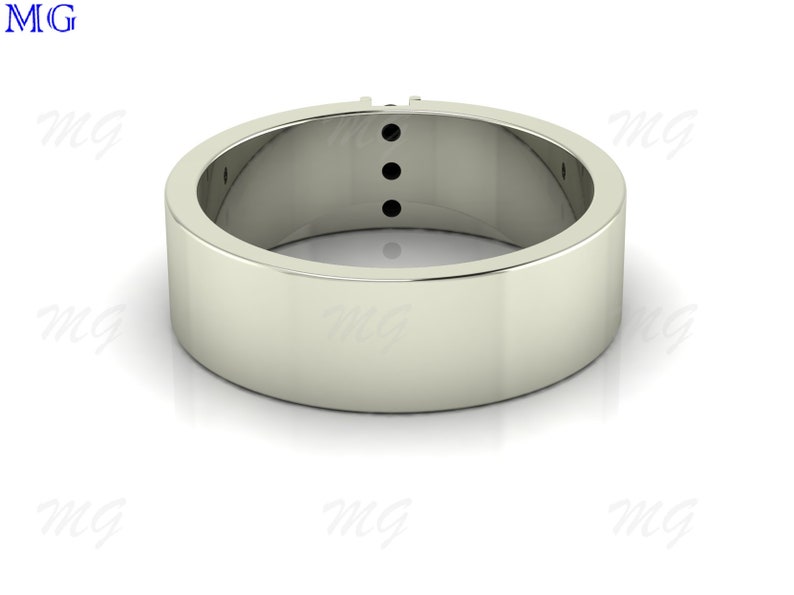 Puede incluir: Un anillo de banda de plata con tres piedras preciosas negras engastadas en una fila en la parte superior de la banda.
