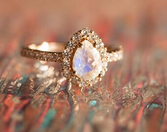 Anillo de piedra lunar arcoíris - Piedra natal de junio - Anillo de compromiso llamativo con gema en forma de lágrima engastada con garras, oro de 14k, plata