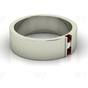 Puede incluir: Un anillo de banda de plata con una fila de piedras preciosas rojas y un solo diamante blanco en el centro.