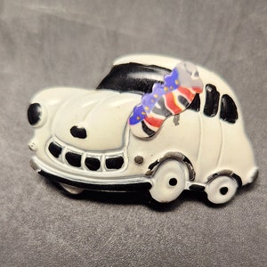 RARE Vintage White Enamel Smiling Figural Volkswagon VW BUG Beetle Car Brooch Pin