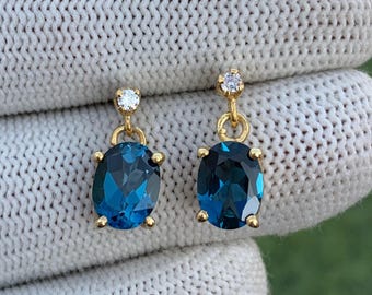 Pendientes colgantes de topacio azul londinense, delicados pendientes de oro vermeil para mujer