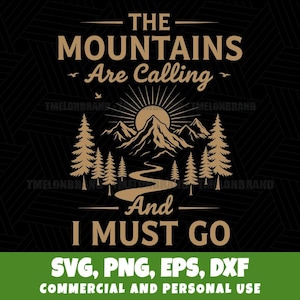 Può includere: Un design digitale con la scritta "The Mountains Are Calling And I Must Go". Il design include una catena montuosa, il sole, alberi e un sentiero tortuoso. Il testo in basso recita "SVG, PNG, EPS, DXF".