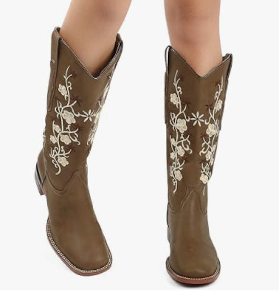 Large Size Cowboy Boots for Women Flower Embroidered Cowgirl Boots Retro Pull-on Western Boots Mid Calf Boots Tang Leather Sole