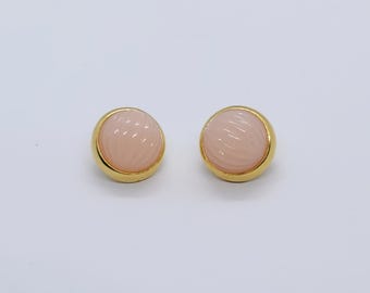 Pendientes TRIFARI chapados en oro con cabujón abovedado rosa, pendientes de clip, pendientes llamativos