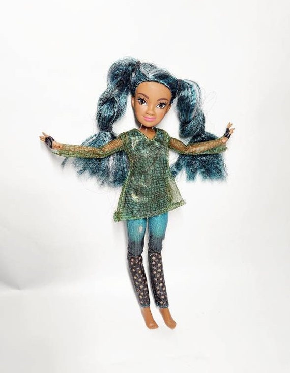 Disney Descendants UMA 11 Doll Toy *Paint on Hands Starting To Wear Off