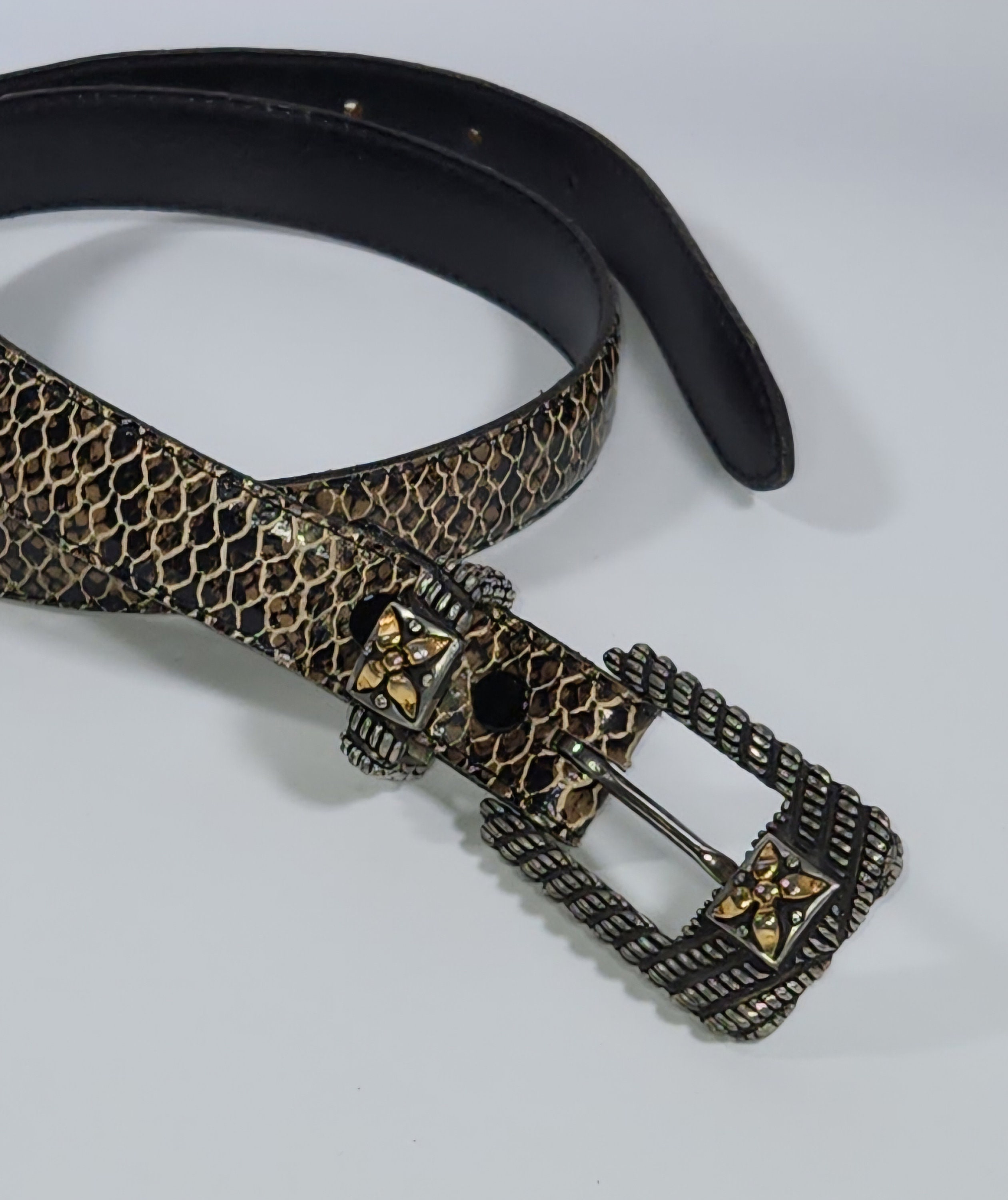 Vintage Vincenza Genuine Italian Calfskin Belt With Silver Tone Buckle Black Vicenza Genuine Italian Calfskin Silver Buckle Size 28 main image 3