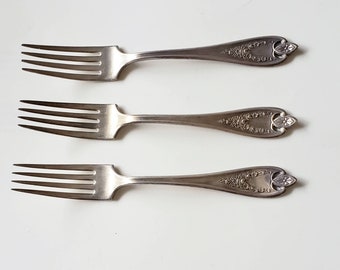 1847 年 Rogers/IS 製、アールデコ調のシルバープレート製サラダ