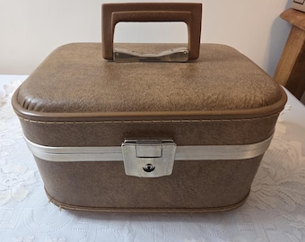 Vintage Mid-Century Modern Train Case – Faux Leather Vanity Travel Bag