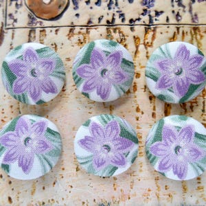 Purple Flower Buttons, Green Buttons, Floral Buttons, Garden Buttons, Summer Buttons. Size 7/8&quot;. Set of 5, 6, or 7 buttons.