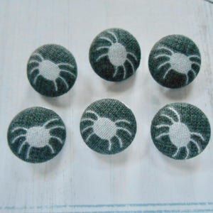 Spider Buttons, Halloween Buttons, Spooky Sewing Buttons, Goth Buttons, Spooky Buttons, Size 5/8&quot;, Set of 5 or 6 buttons