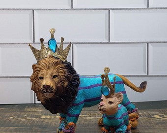 Party animal cake topper lion cub