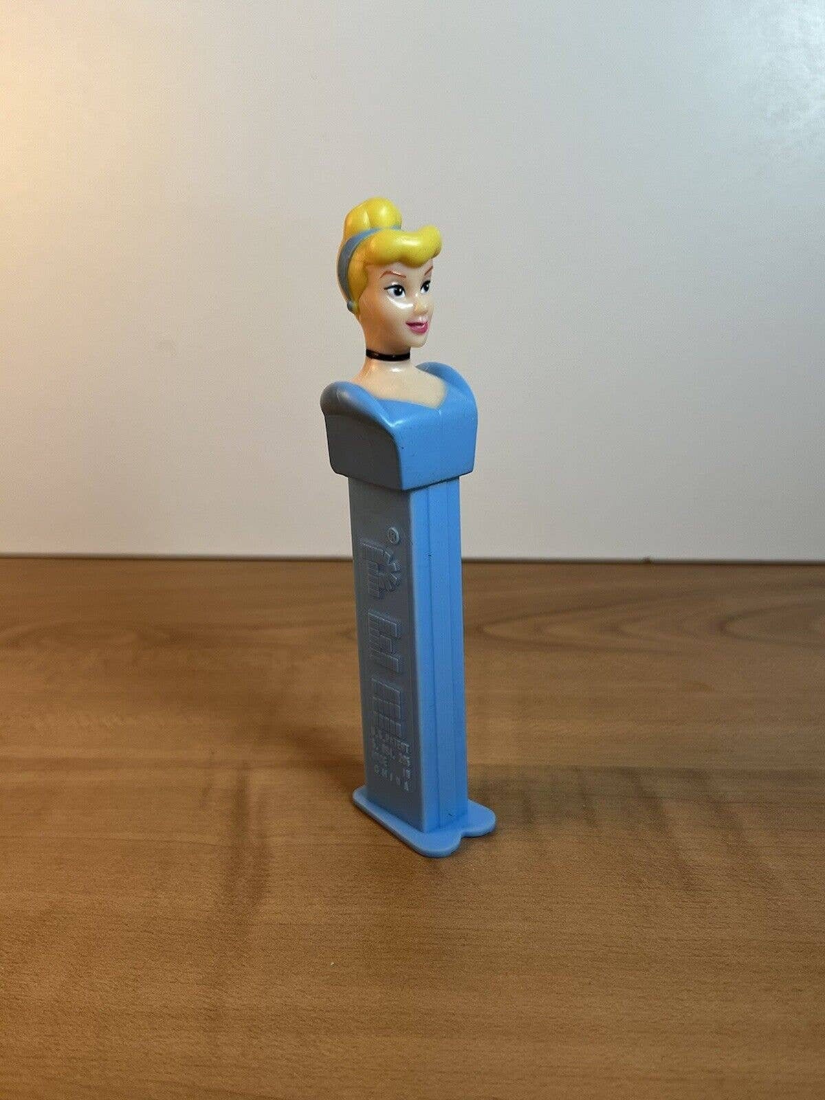 cinderella-pez-dispenser-blue-stem-disney-princess-classic-toy-china